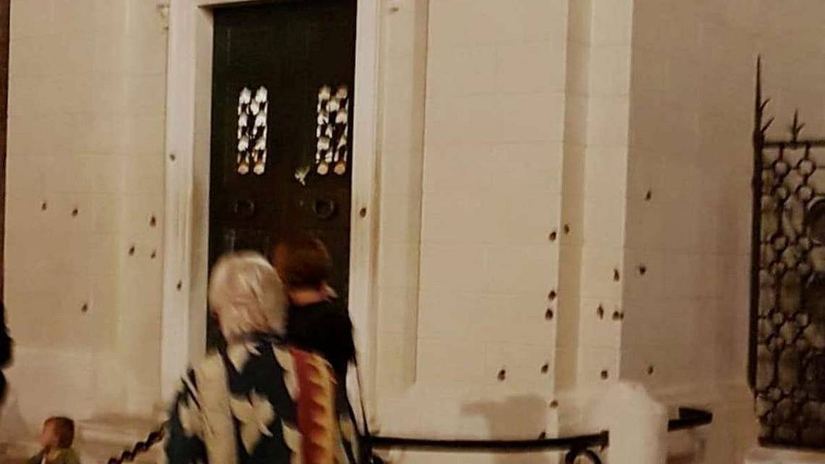 Ravenna, lumache a guardia della tomba di Dante