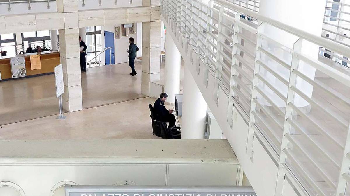 Rimini. Bacia uno sconosciuto e lui la perseguita per mesi