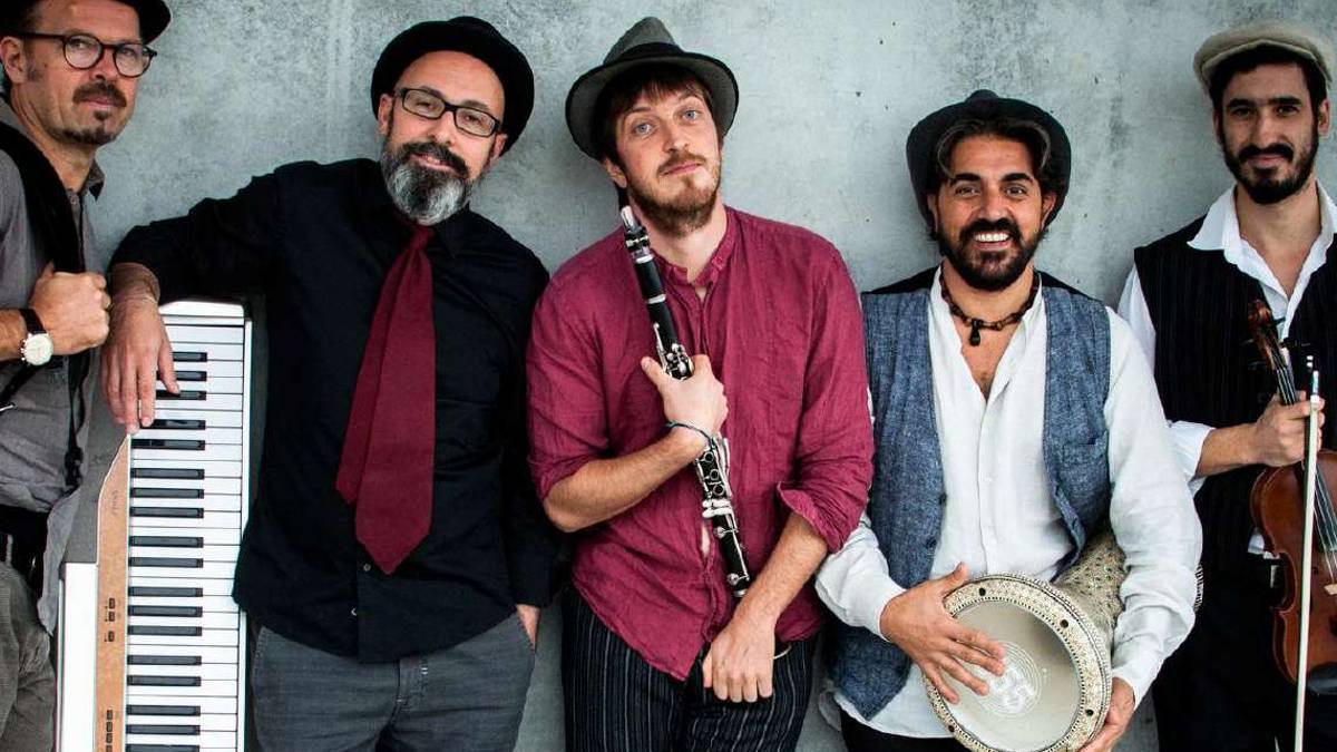 Ravenna, il Mama's spazia dai libri al folk