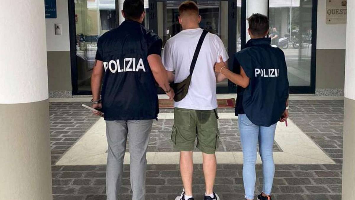 Rimini, studentessa stuprata da coetaneo conosciuto in spiaggia