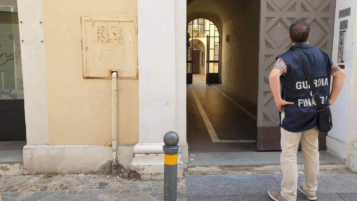 Lugo, la truffa del broker con la terza media: Dove sono i soldi?