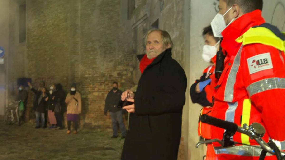 Ravenna, il pittore dopo l'incendio: La mia arte in fumo, grazie a tutti per la vicinanza