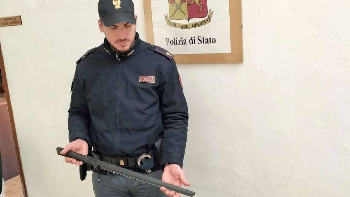 Imola, ti taglio le mani. Minaccia il fratello con una spada: 43enne in carcere