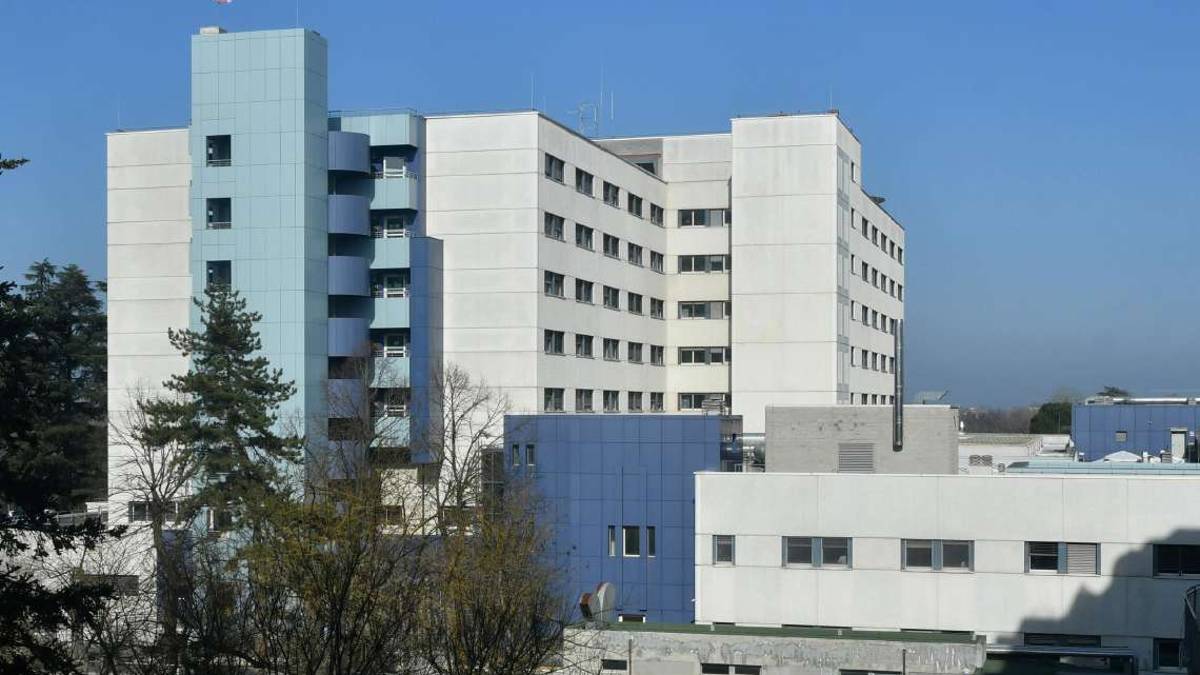 Forlì. Pazienti Covid dimezzati in ospedale