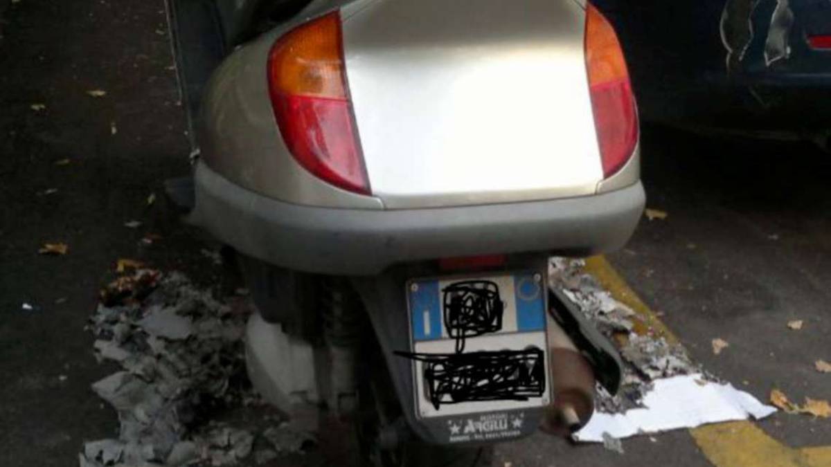 Rimini. Residenti denunciano: Scooter bruciato per vendetta