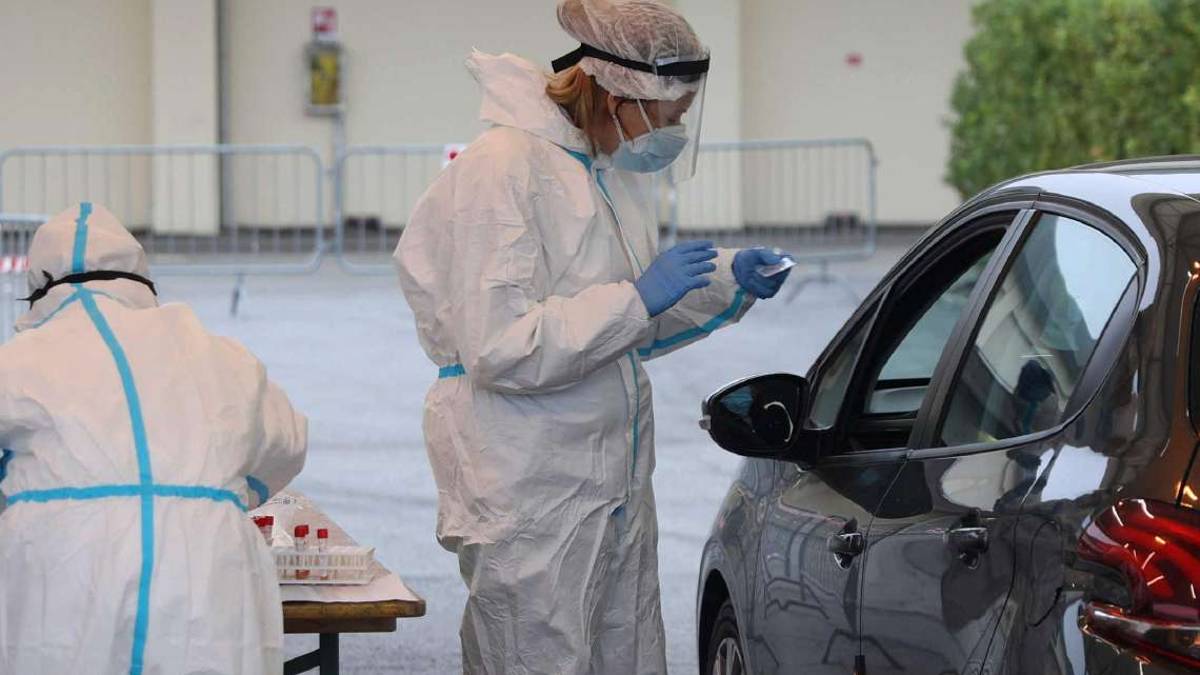 Forlì, quarta linea per i tamponi al drive through in Fiera