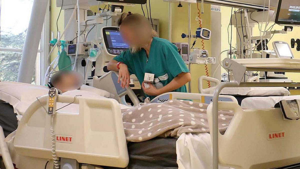 Contagiati in 23 dopo la vacanza: anziano non vaccinato gravissimo