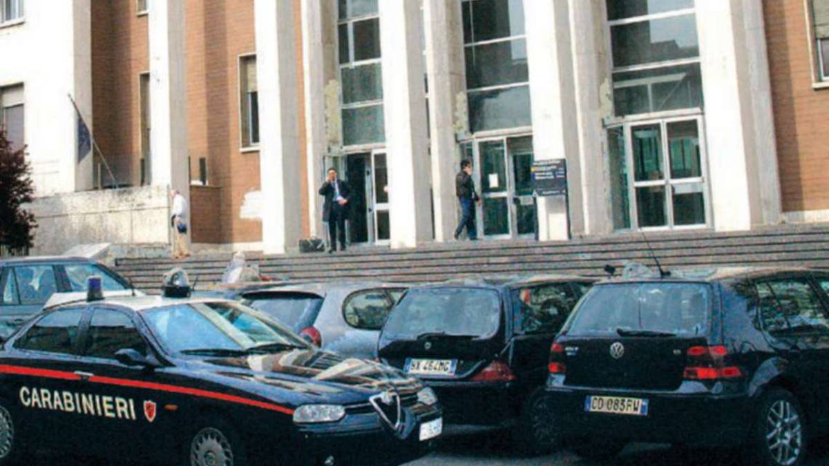 Cesena, ricatto sessuale a padre di famiglia: ragazzo arrestato