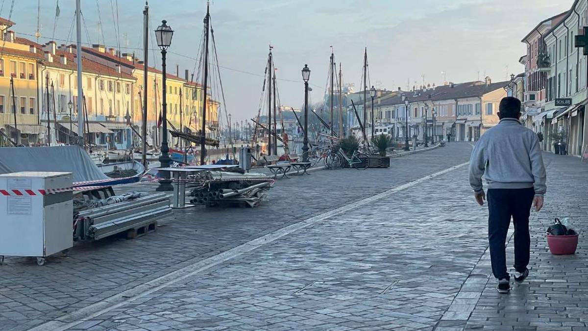 Cesenatico, il porto canale in inverno resta senza pedane