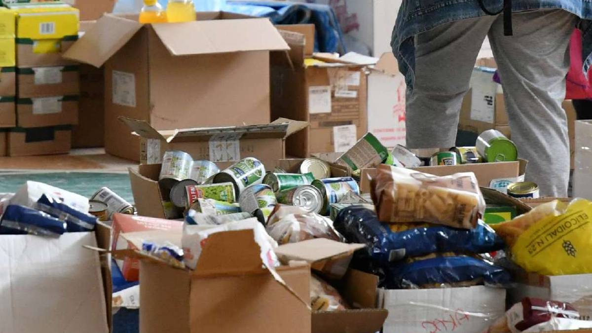 Forlì, distribuzione beni di prima necessità in Fiera