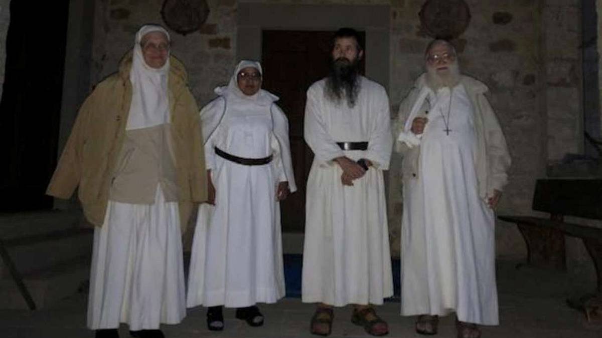 Monaci e sorelle: in 4 a Cesena in aula a difendere Padre Orfeo