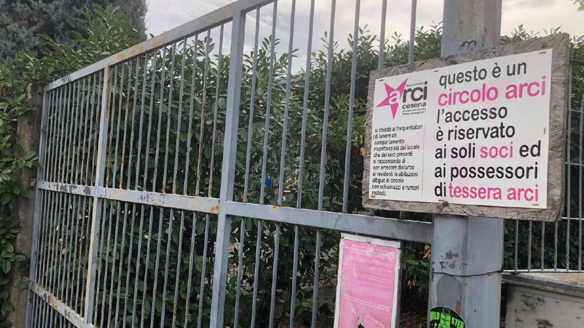Cliente senza green pass: circolo a Cesena multato e chiuso