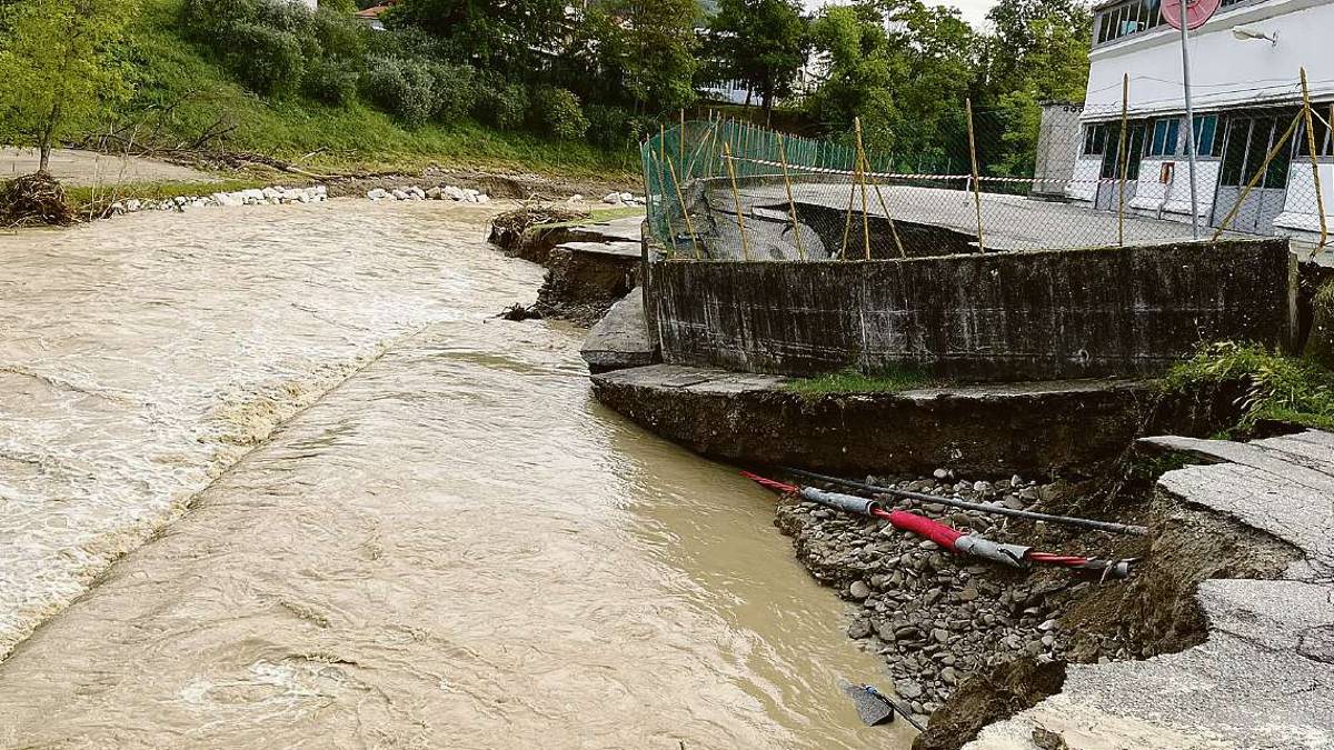 Modigliana. Strade sparite, metà paese ancora senz'acqua
