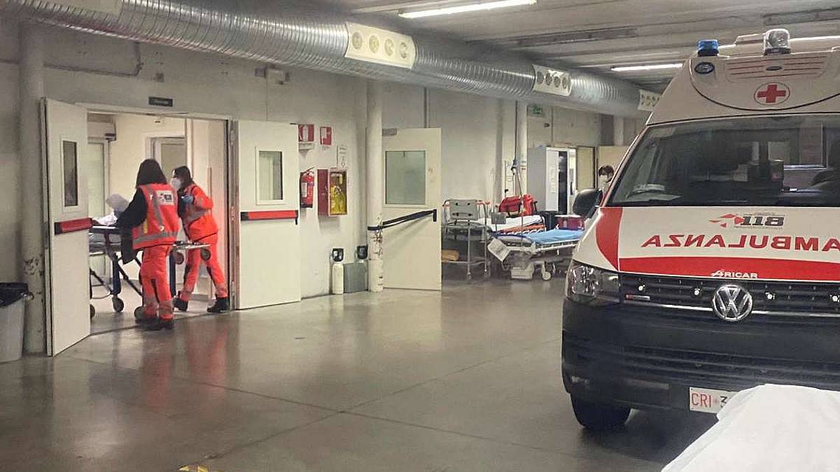 Coltellata all'addome: ferito in piazza a Sarsina