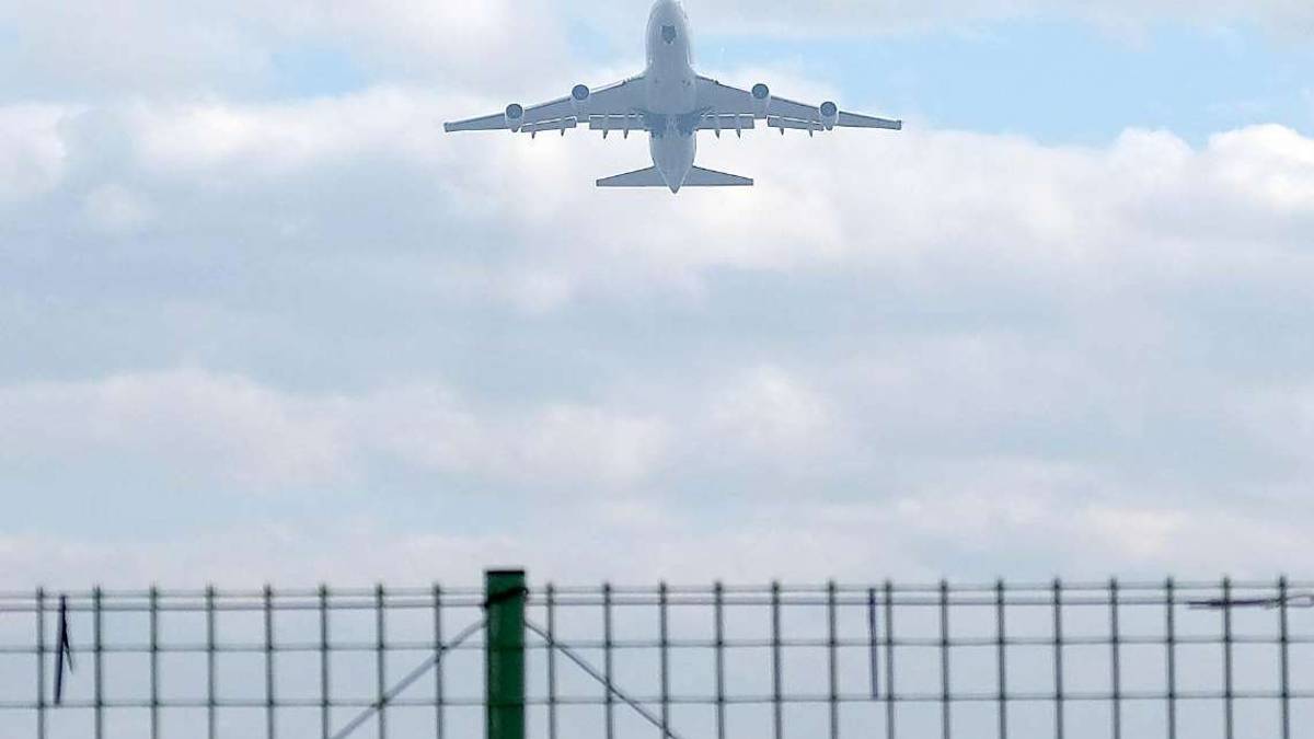 Atterraggio d'emergenza all'aeroporto Fellini