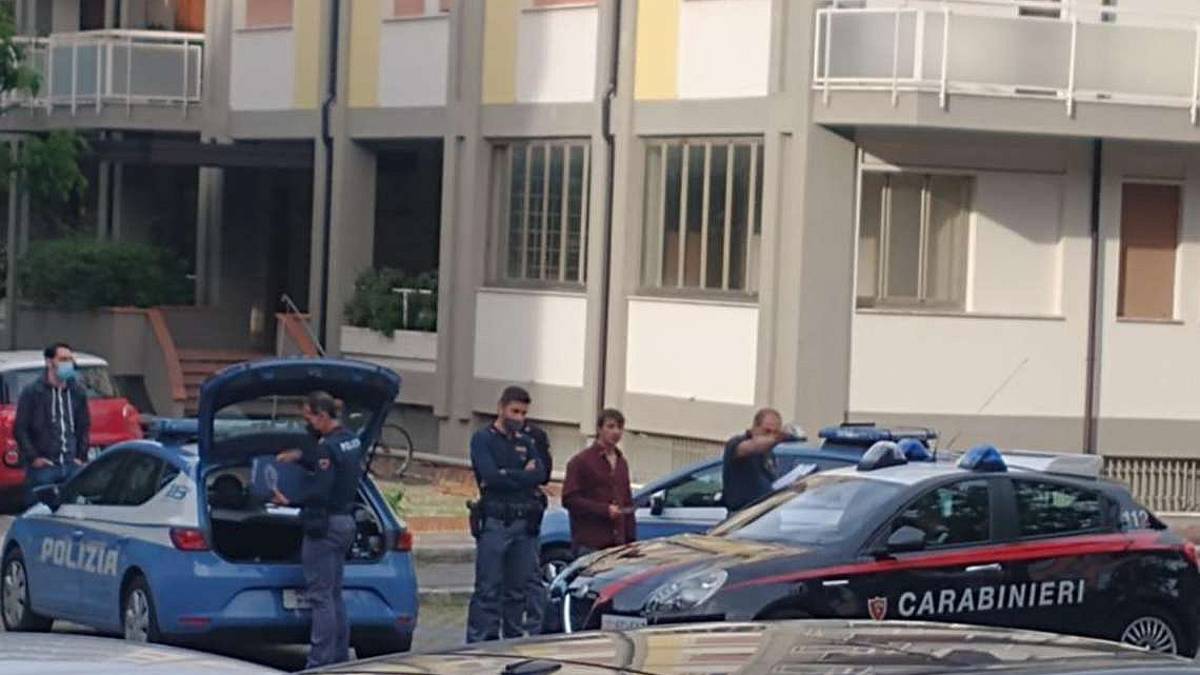 Cesena, una lite finisce a coltellate in pieno giorno: sono 3 i feriti