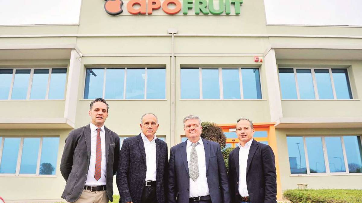 Cesena, si cambia frutta: rivoluzione varietale per Apofruit