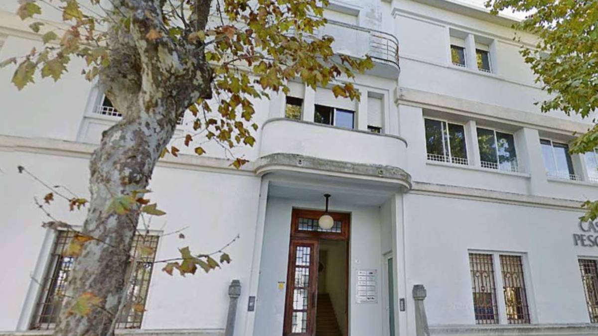 Cattolica, assedio delle antenne tra cimitero e casa del pescatore
