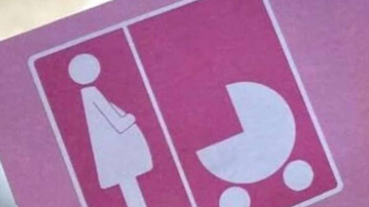 Riccione, incinta di 8 mesi, chiede il pass auto: Torni a ottobre