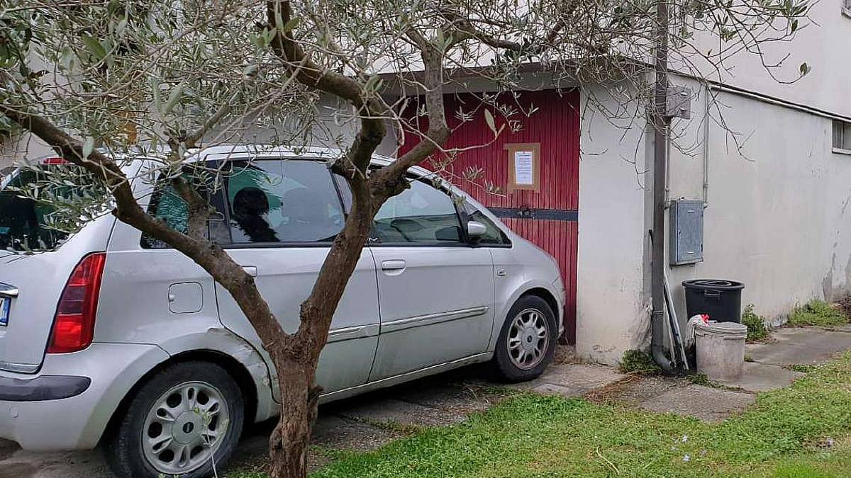 Lugo, trovato con la gola tagliata. Si pensa a un incidente in casa