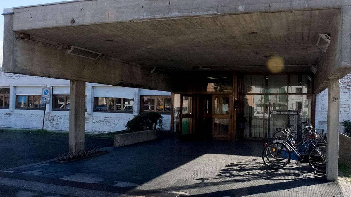 Imola, furto alla sede Asp: rubate bibite e snack