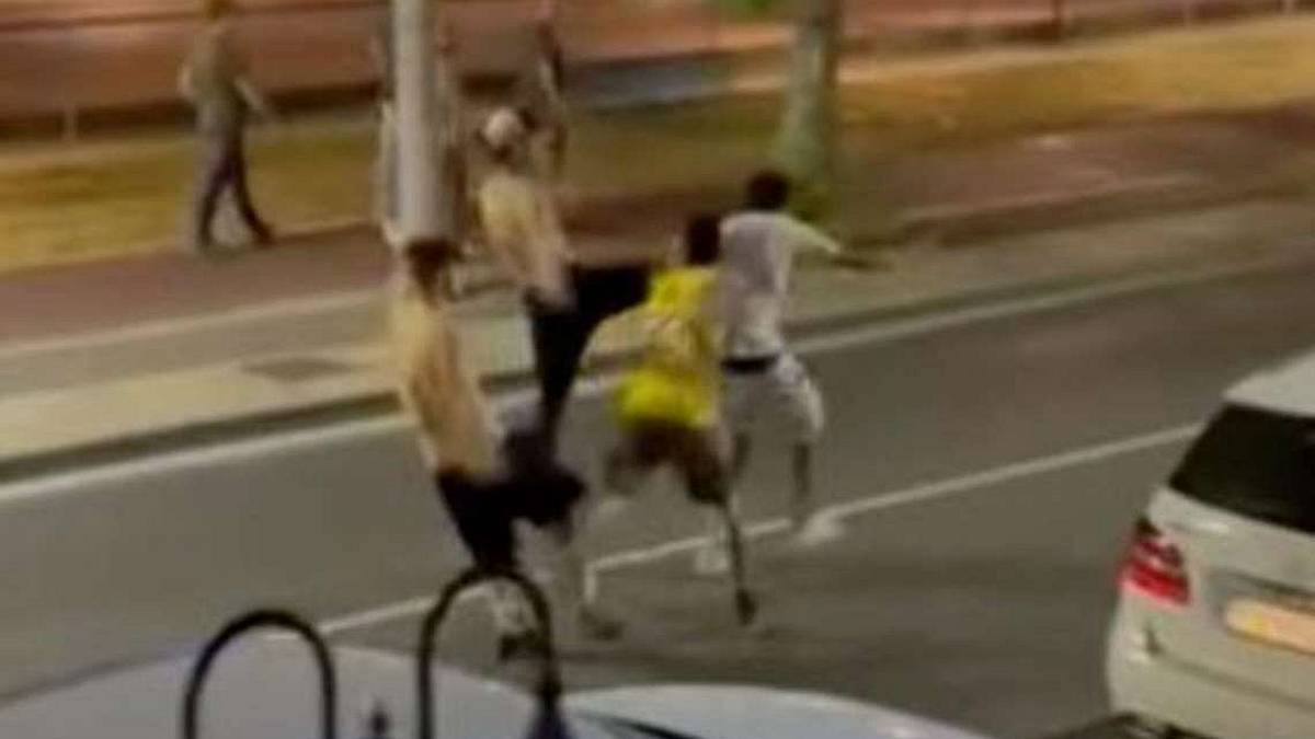 Riccione, sedicenne ferito con una bottigliata