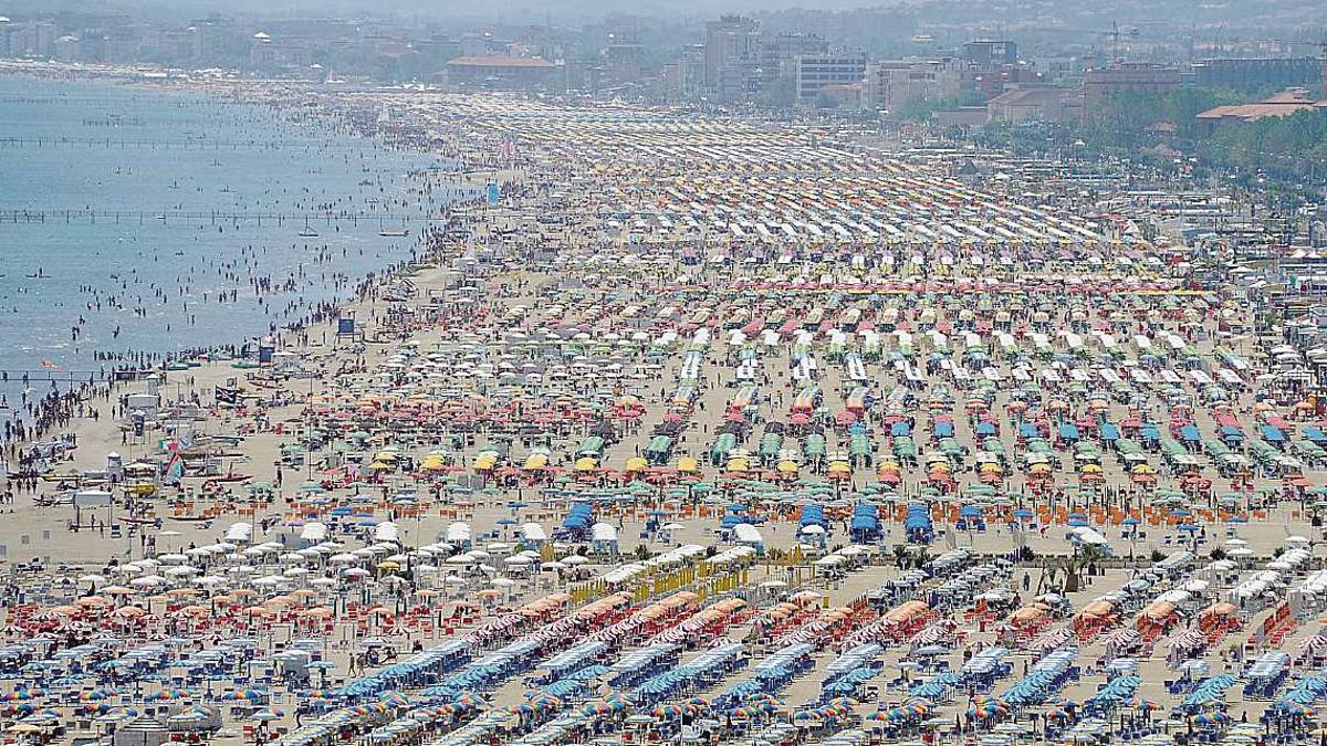 Concessioni spiagge, stop al Senato. I bagnini: Futuro a rischio