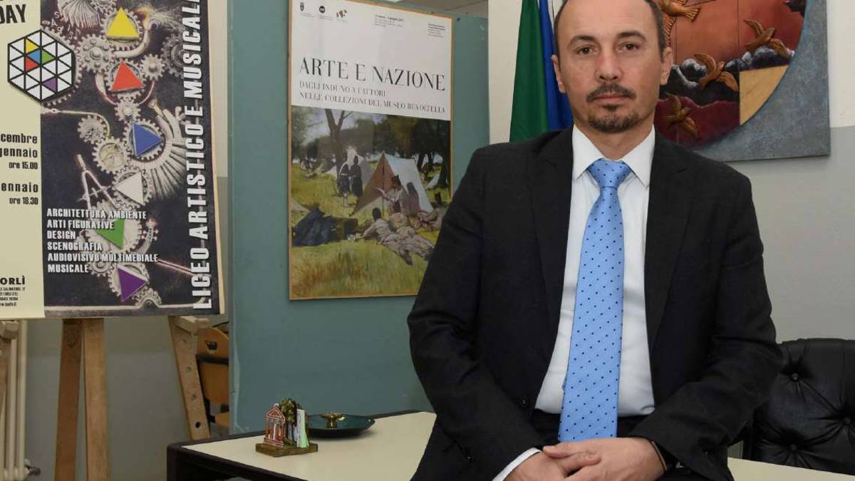 Faenza e la scuola senza smartphone: Per i giovani è un'ossessione