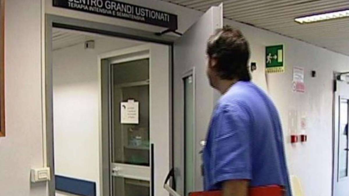 Cesenatico, fiammata in cucina: 45enne gravissimo al centro ustioni