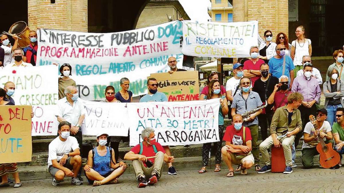 Rimini. Telefonia, comitati anti antenne: regolamento, noi esclusi