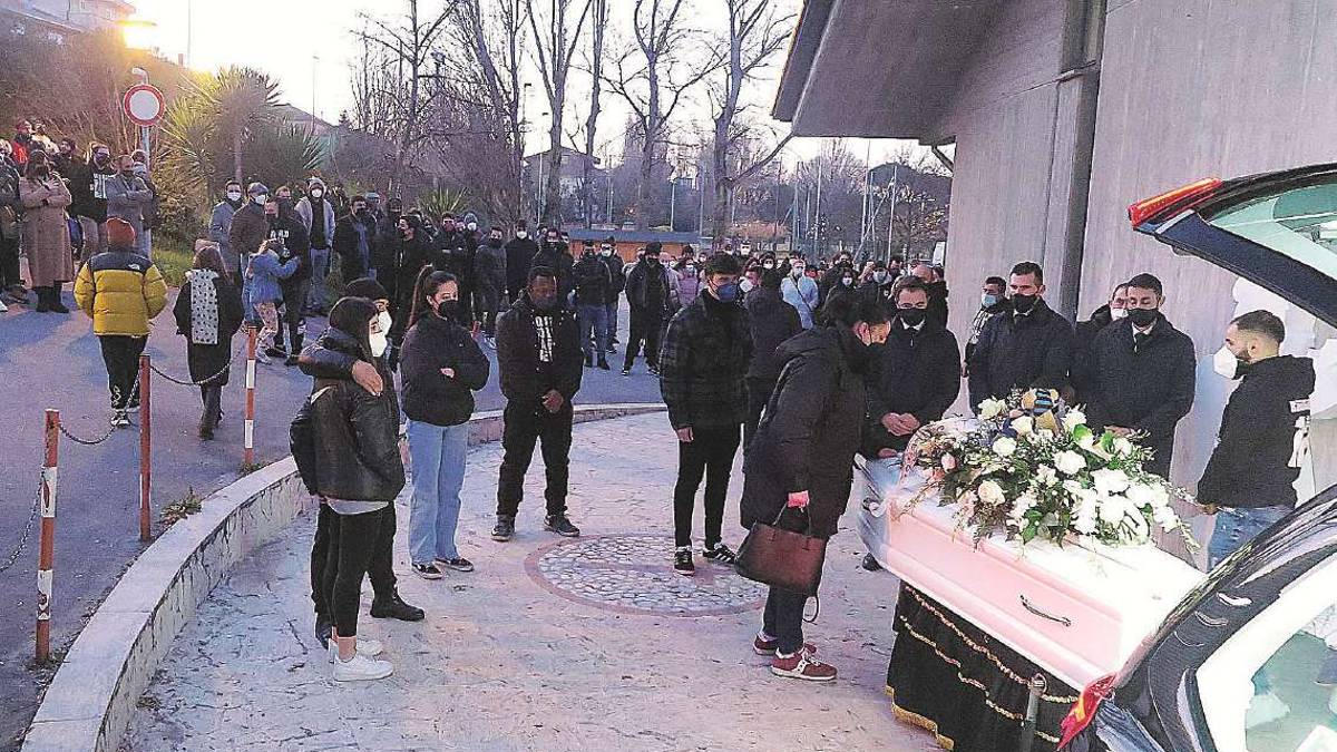 Riccione. In centinaia per l'addio a Babu Berni