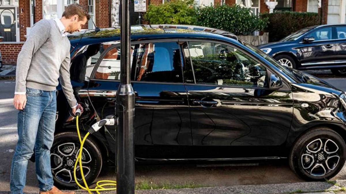 Ricarica auto elettriche: se la soluzione viene dai lampioni strada
