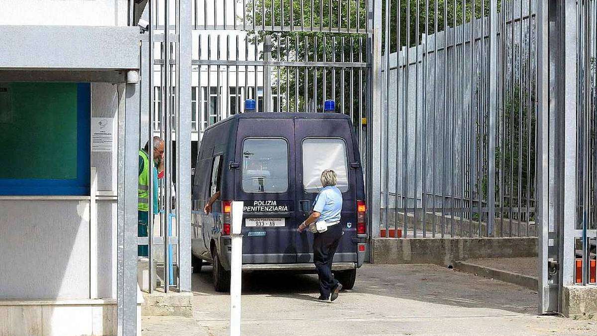 Rimini. Porta la droga al fratello in carcere: arrestato