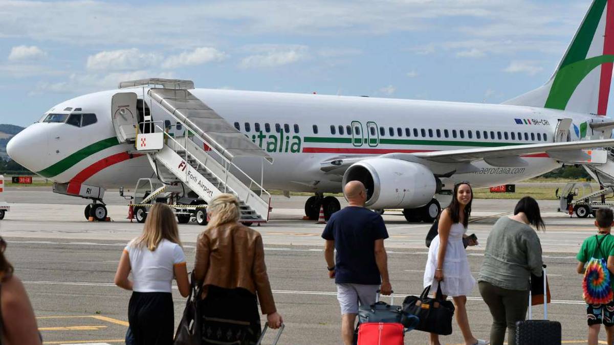 Forlì, Aeroitalia riduce i voli dal Ridolfi: in inverno restano Catania e Trapani