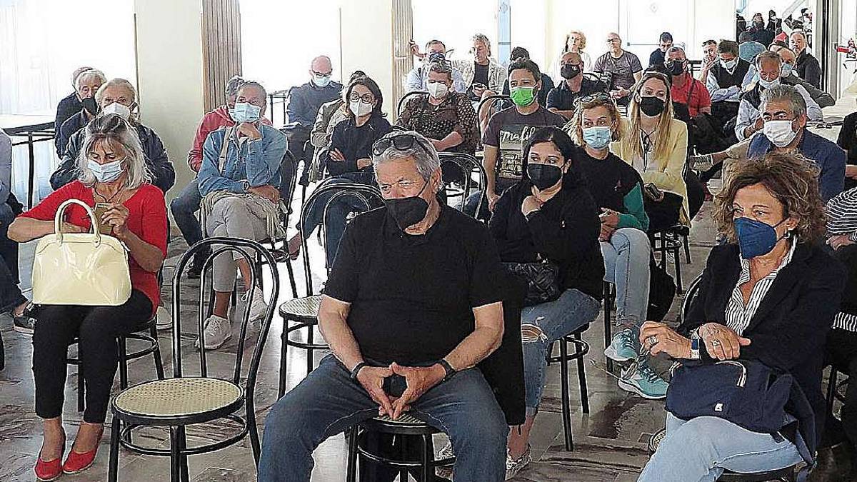 Rimini. Dopo le proteste, la Cri rinuncia al trasloco dei profughi