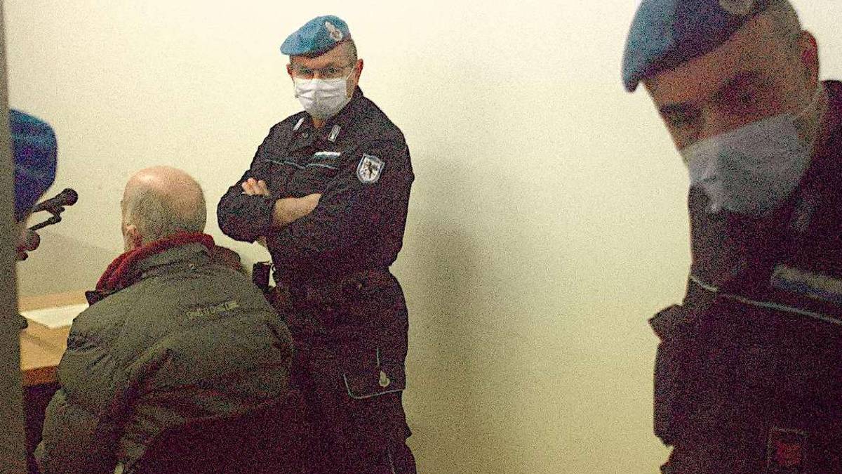 Bloccati altri 107 green pass falsi firmati a Ravenna dal dottor Passarini