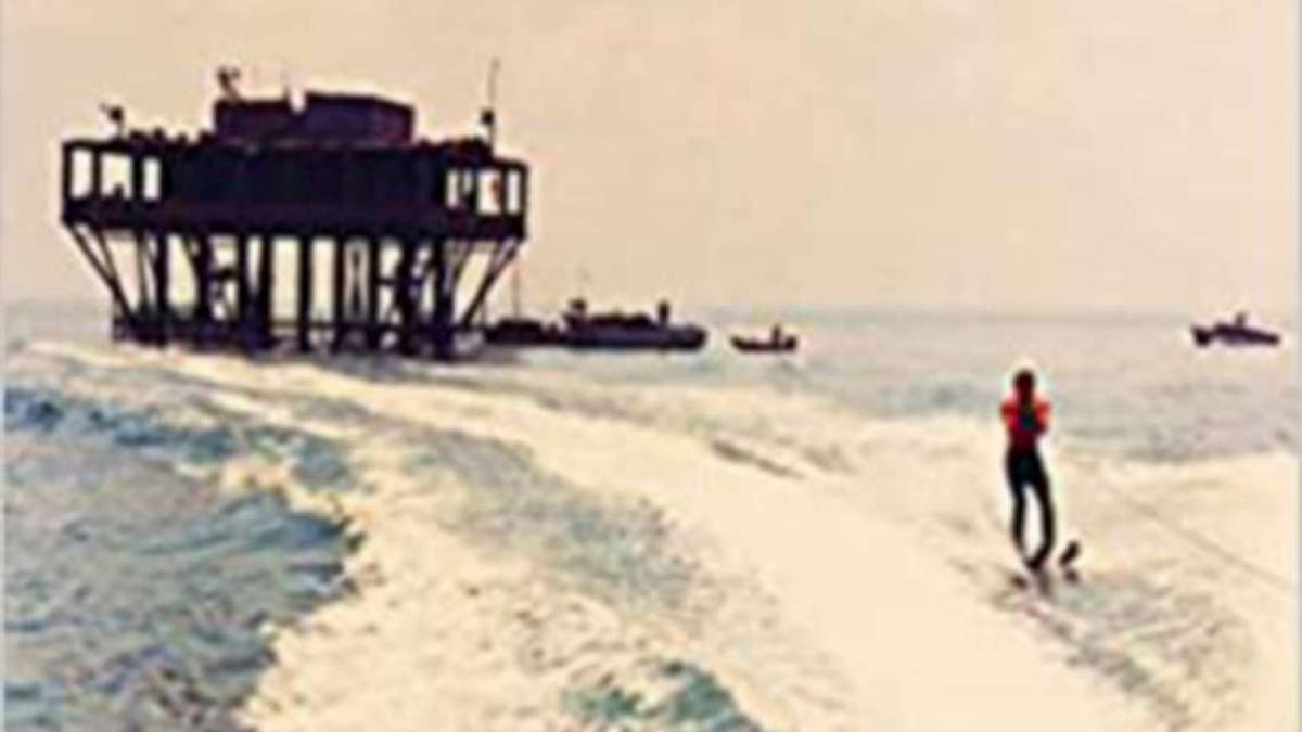 Oggi il libro sull'Isola delle Rose all'hotel Villa Adriatica