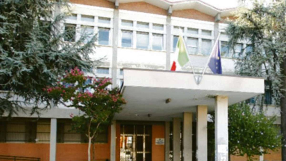 Cesena, a scuola si gela: in classe a 17 gradi, studenti e genitori pronti alla protesta al Versari Macrelli