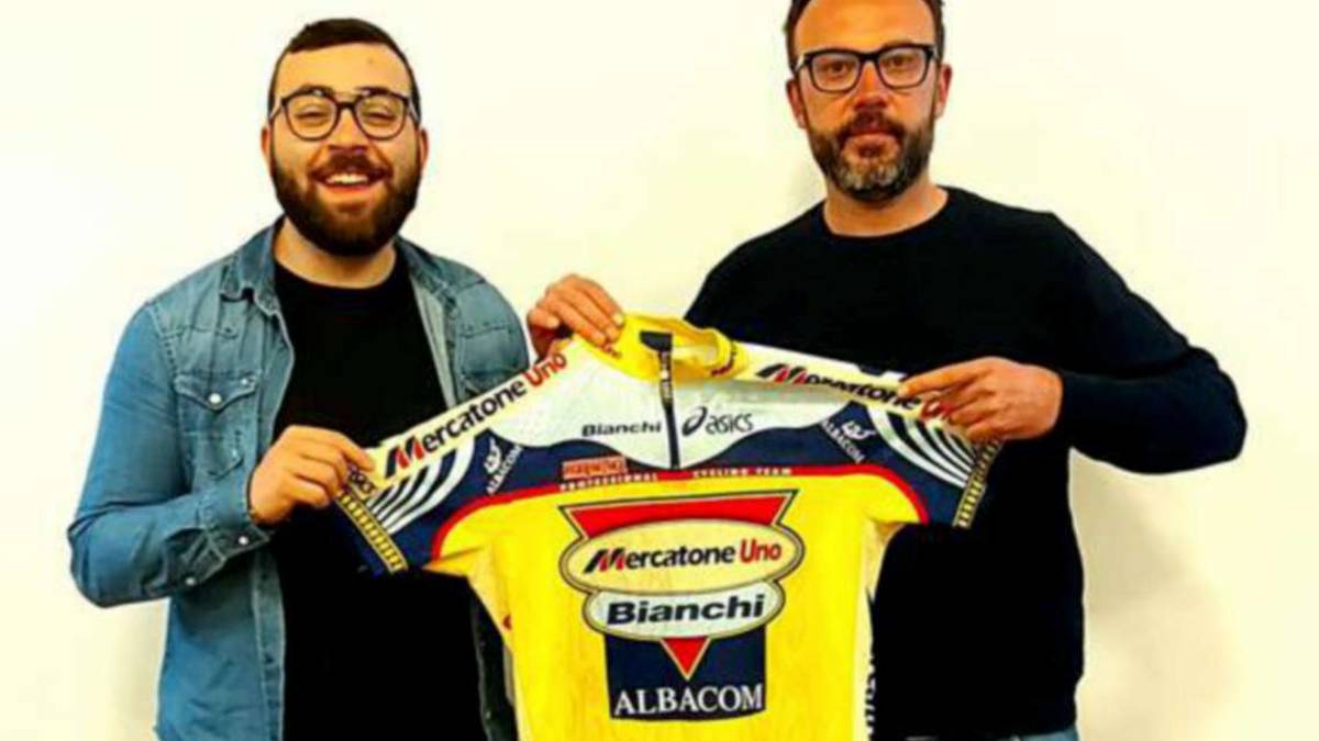 Imola, la maglia di Pantani all'asta per i profughi