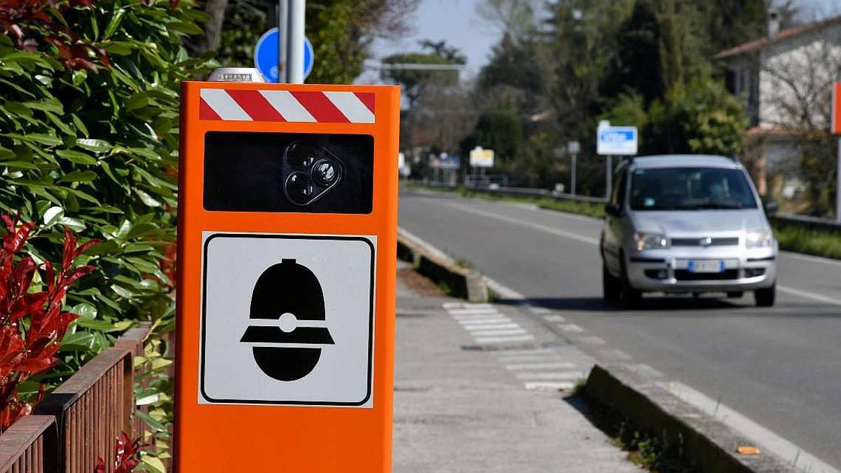 Forlì, incidenti ridotti a zero grazie a 24 velo ok: Passa un'auto e si accendono gli stop...