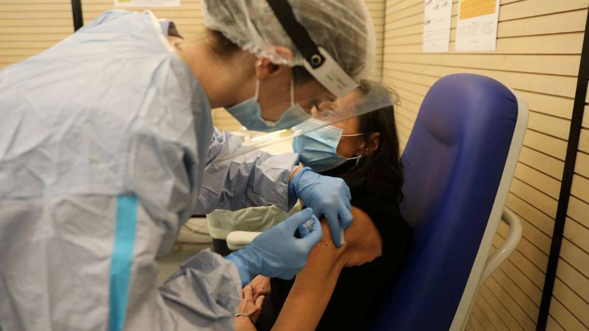 Boom di vaccini a Riccione: dosi esaurite e proteste