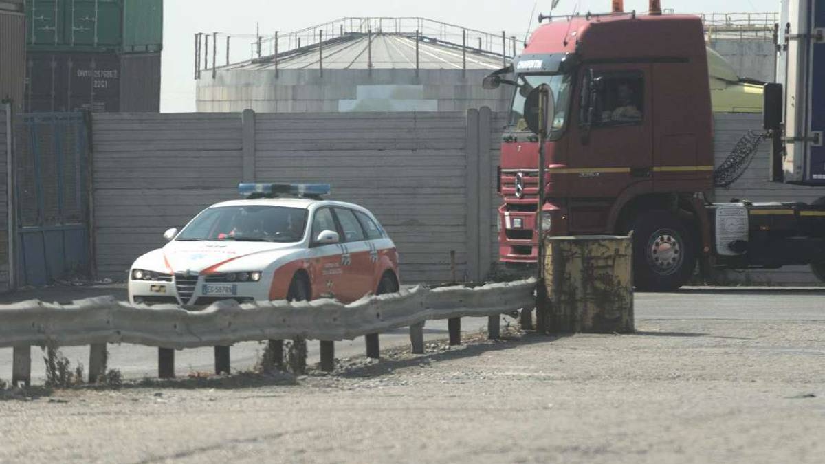 Camionista morto schiacciato al porto, assolta la Cofari