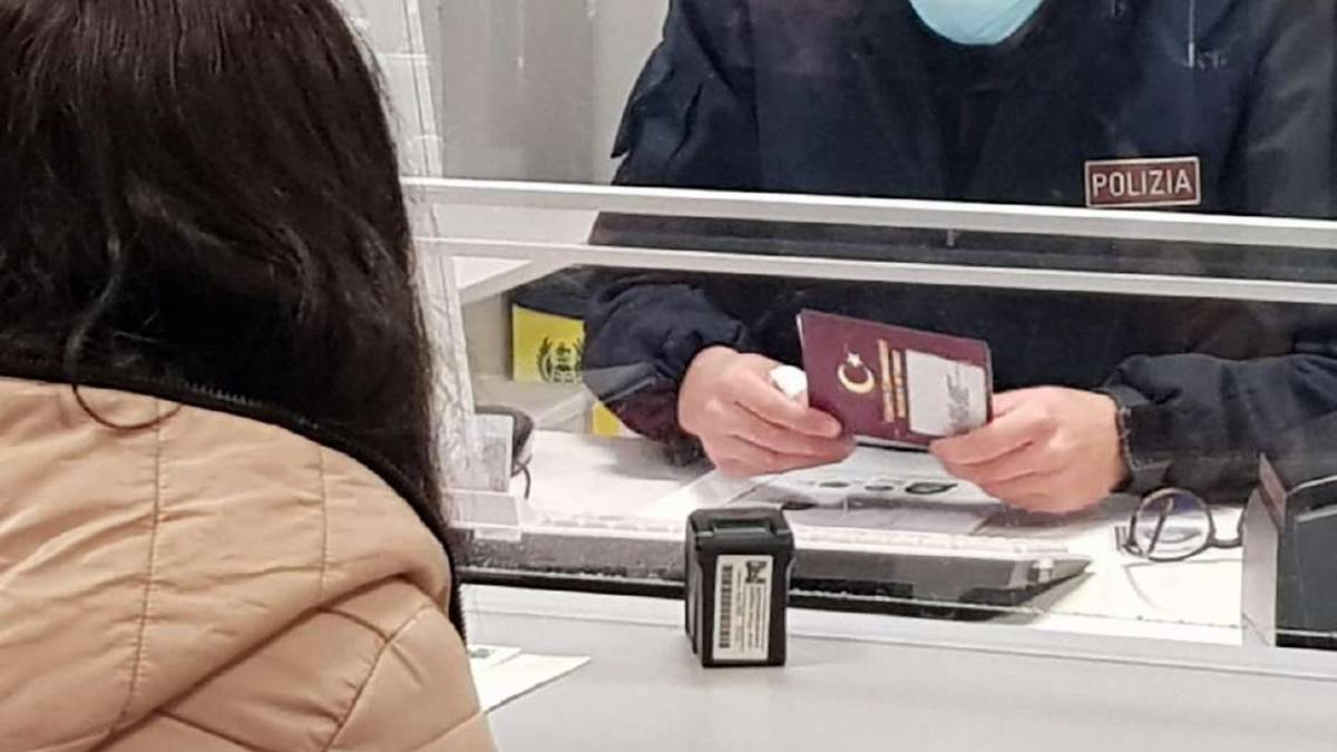 Ravenna, funzionario del Ministero stacca e rivende marche da bollo accumulando 30mila euro