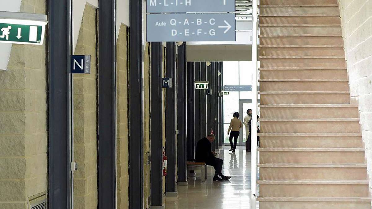 Rimini, prima di andarsene di casa violenta la compagna