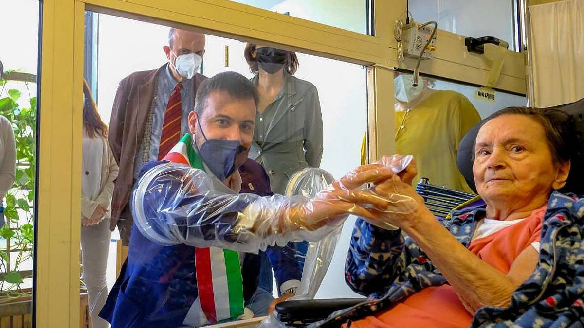 Inaugurata la stanza degli abbracci alla casa di riposo Venturini