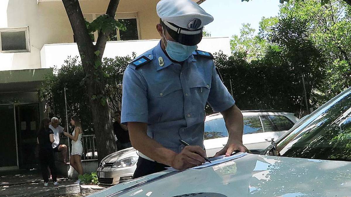 Riccione. In 20 sugli scooter per andare alla movida: fermati