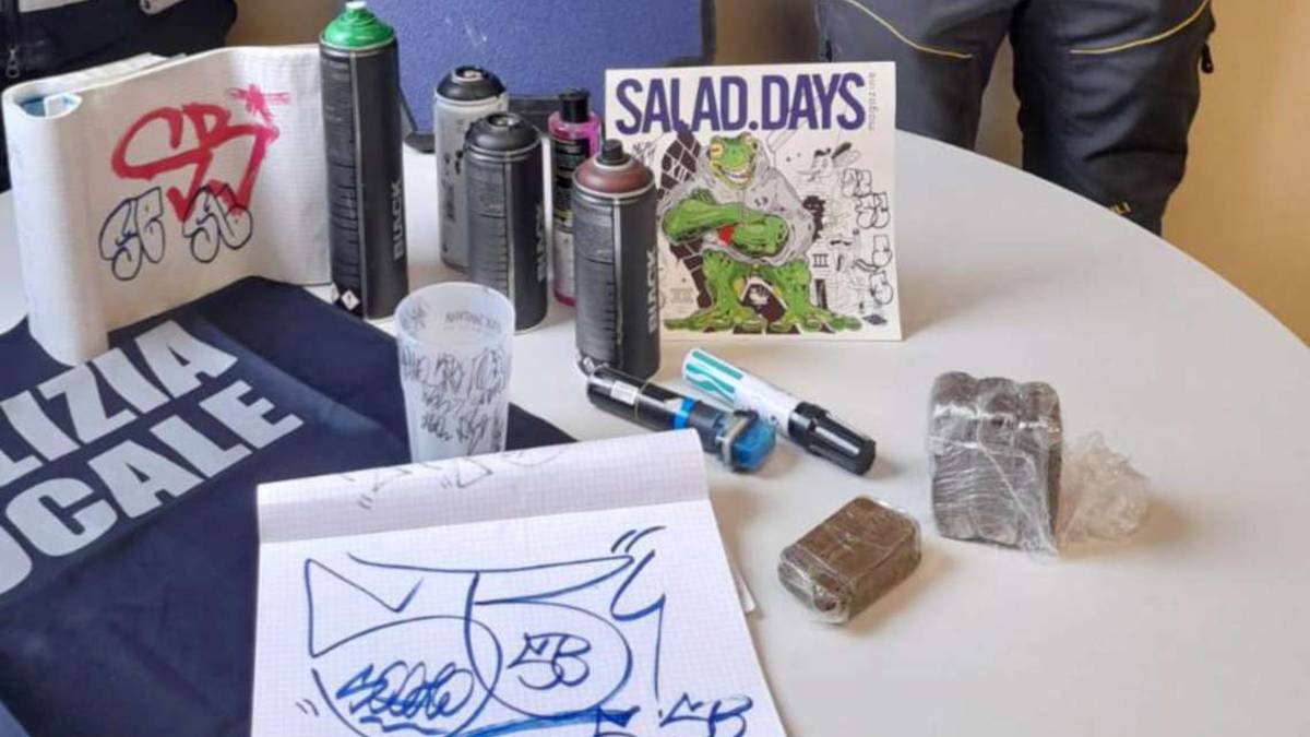 Ravenna, writer autore di 195 scritte sui muri trovato con droga
