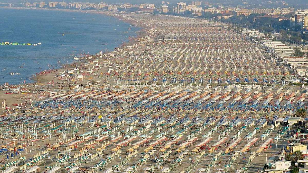 Furto sotto gli ombrelloni, arrestato 36enne a Punta Marina