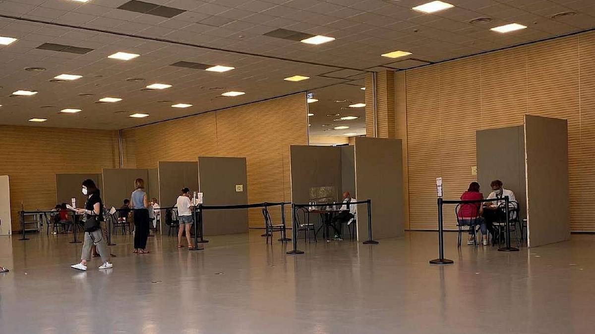 Vaccini, pasticcio per gli ex positivi: l'Ausl corre ai ripari
