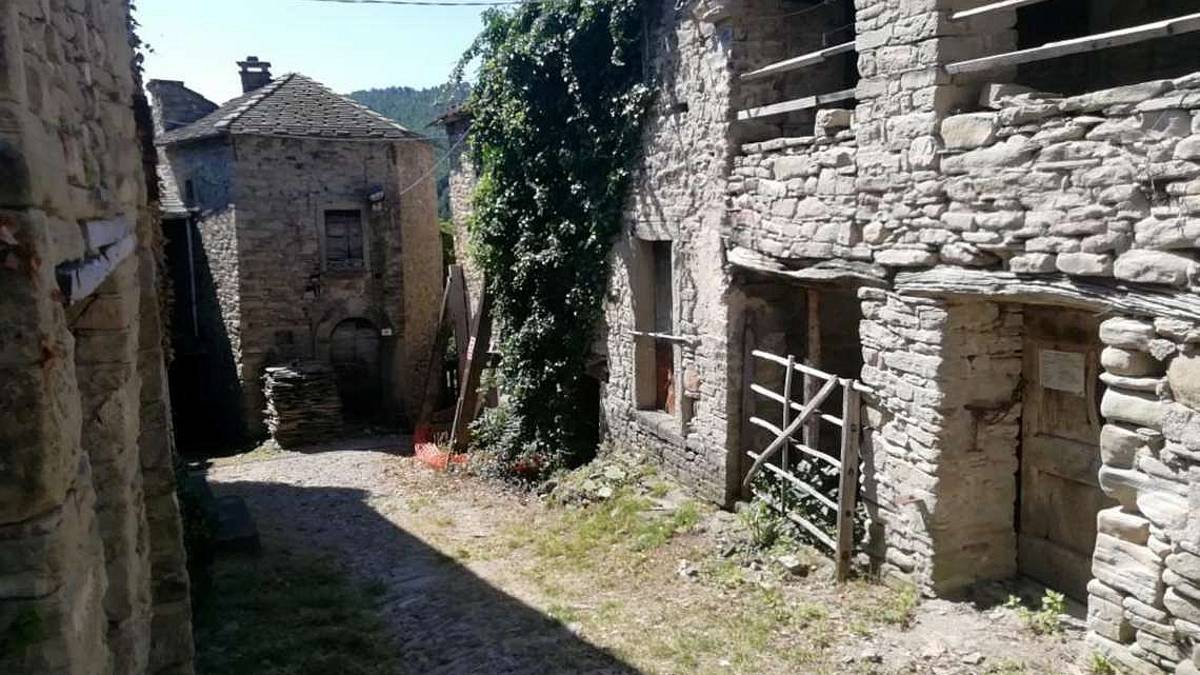 Comuni comprano 3 case abbandonate per far rivivere Castel d'Alfero